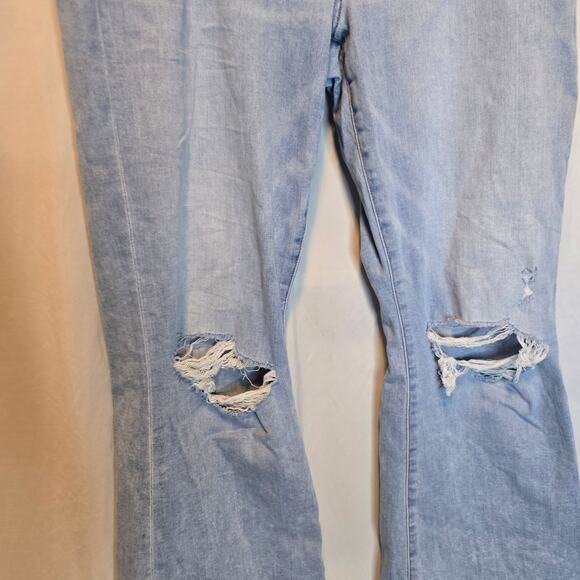 American Eagle Low rise Flare denim Jeans Ripped Distressed Knee Size 16 R - Picture 2 of 7